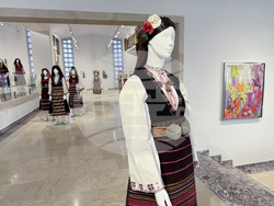 Казанлък - дамски носии - изложба