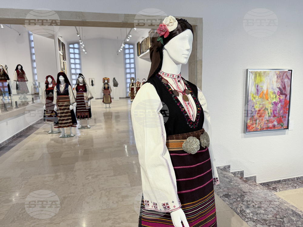 Казанлък - дамски носии - изложба