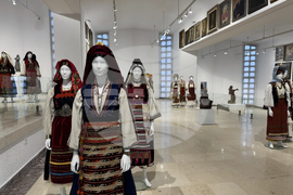 Казанлък - дамски носии - изложба