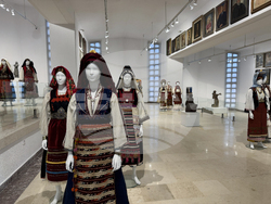 Казанлък - дамски носии - изложба