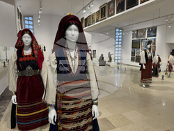 Казанлък - дамски носии - изложба