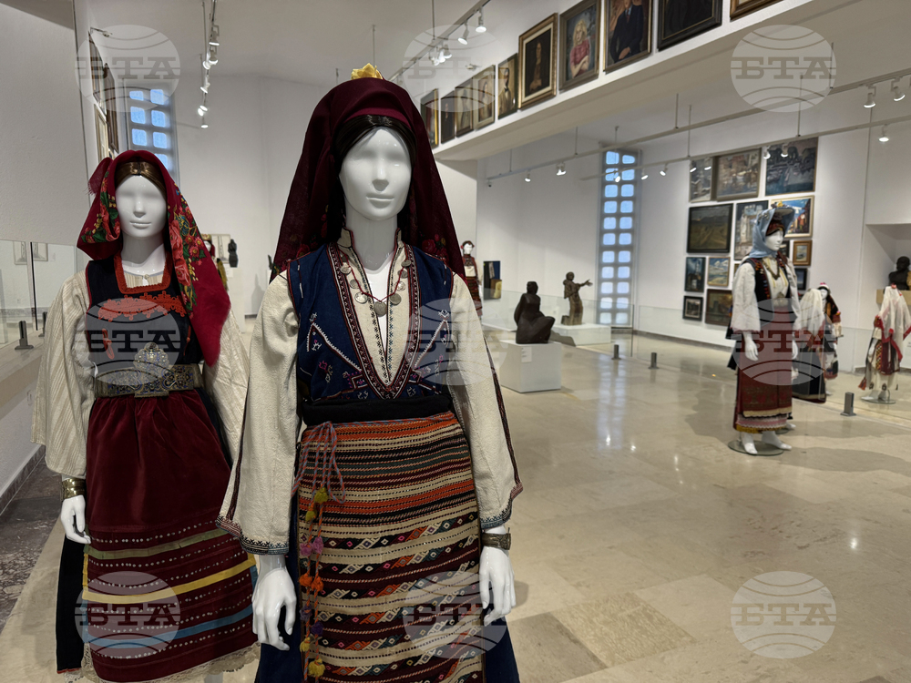 Казанлък - дамски носии - изложба