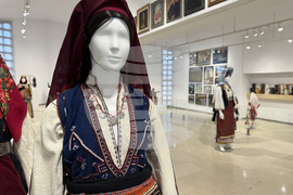 Казанлък - дамски носии - изложба