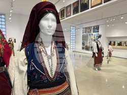 Казанлък - дамски носии - изложба