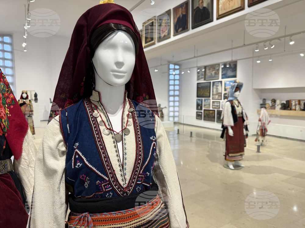 Казанлък - дамски носии - изложба