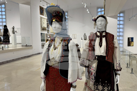 Казанлък - дамски носии - изложба