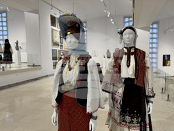 Казанлък - дамски носии - изложба