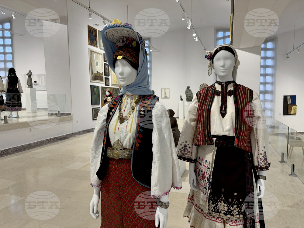 Казанлък - дамски носии - изложба