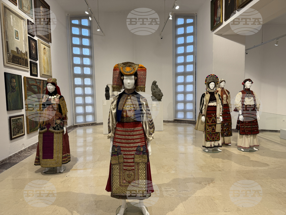 Казанлък - дамски носии - изложба