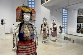 Казанлък - дамски носии - изложба