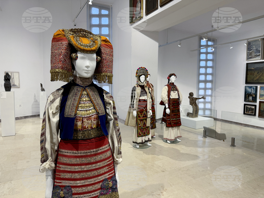 Казанлък - дамски носии - изложба