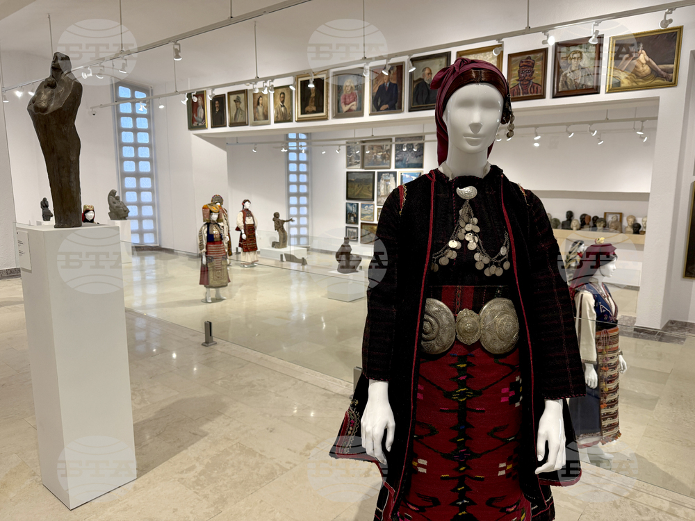 Казанлък - дамски носии - изложба