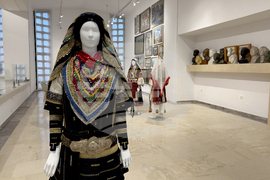 Казанлък - дамски носии - изложба