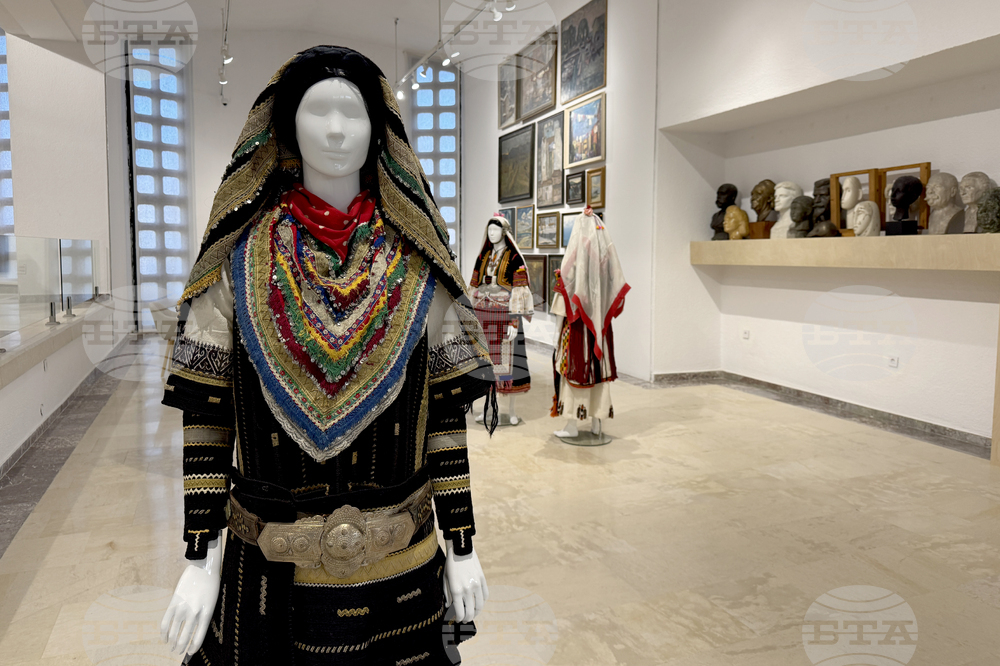 Казанлък - дамски носии - изложба