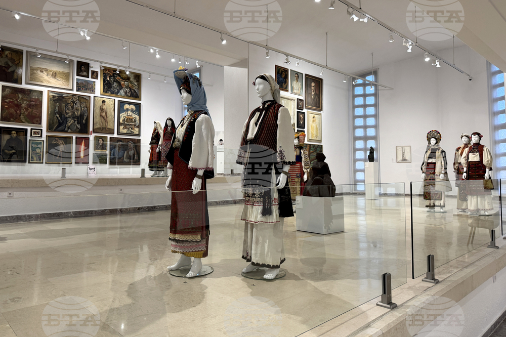 Казанлък - дамски носии - изложба