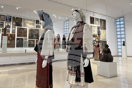 Казанлък - дамски носии - изложба