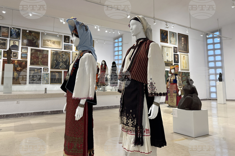 Казанлък - дамски носии - изложба