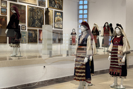 Казанлък - дамски носии - изложба