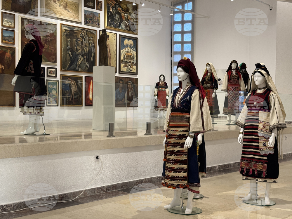 Казанлък - дамски носии - изложба