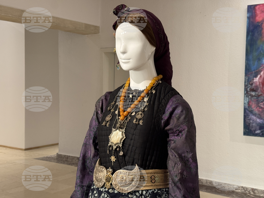 Казанлък - дамски носии - изложба