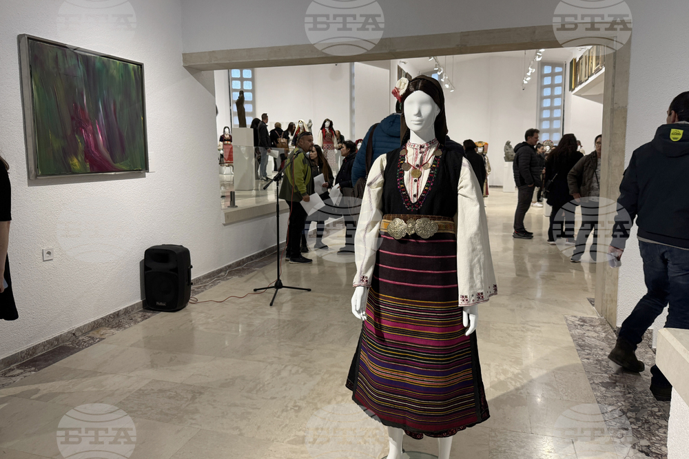 Казанлък - дамски носии - изложба