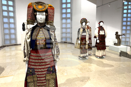 Казанлък - дамски носии - изложба