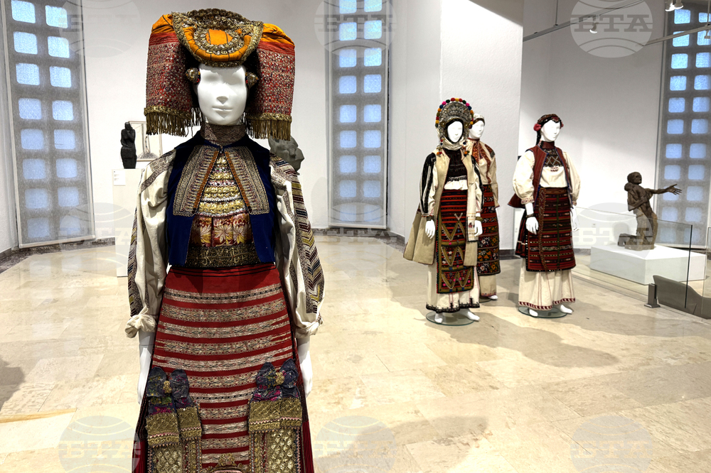 Казанлък - дамски носии - изложба