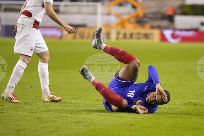 "Нападението на Франция не съществуваше в четвъртък", пишат местните медии