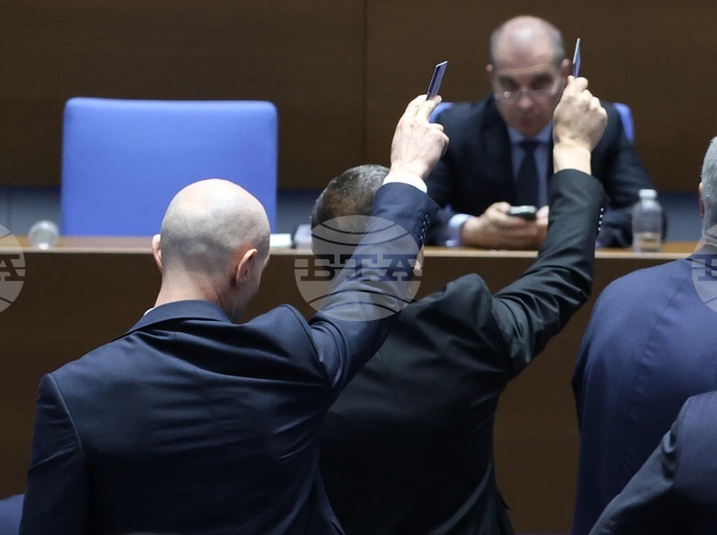 Депутатите приеха намаляването на прага за регистрация на фирмите по ДДС от 166 000 лв. на 100 000 лв.