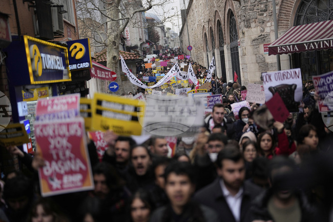 Валийствата на Измир и Анкара забраниха всички публични събирания за срок от пет дни