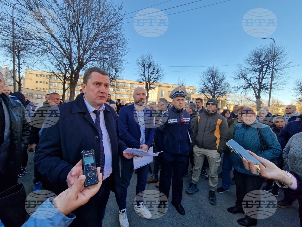 Служители на Община Перник извършват оглед в квартал „Хумни дол“ и работят по набелязаните мерки след вчерашната среща на кмета с местните хора