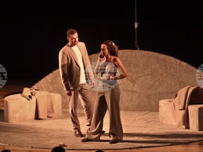 Владимир Зомбори и Весела Бабинова питат “Заклеваш ли се в децата” тази вечер в Добрич