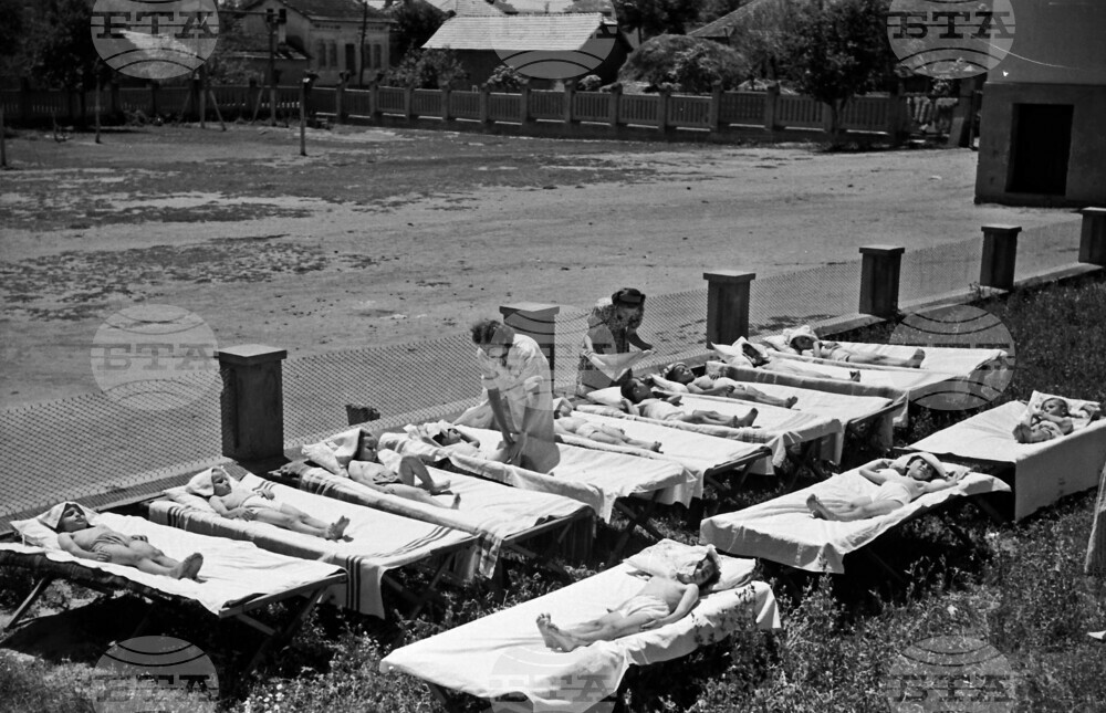 Mid-20th Century Daycare Napping Practices in Bulgaria