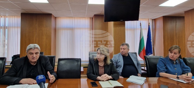 Възможностите за възстановяване и ремонт на обществени чешми обсъдиха кметът на Шумен, зам.-кметове, граждани и експерти