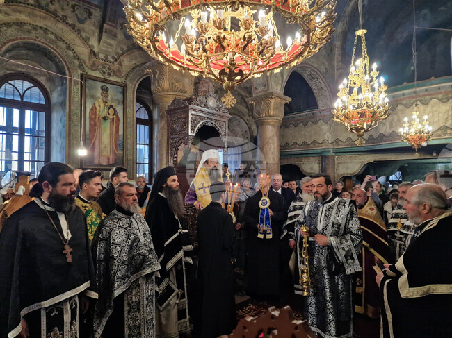  Ихтиман - Преждеосвещена света литургия - патриарх Даниил