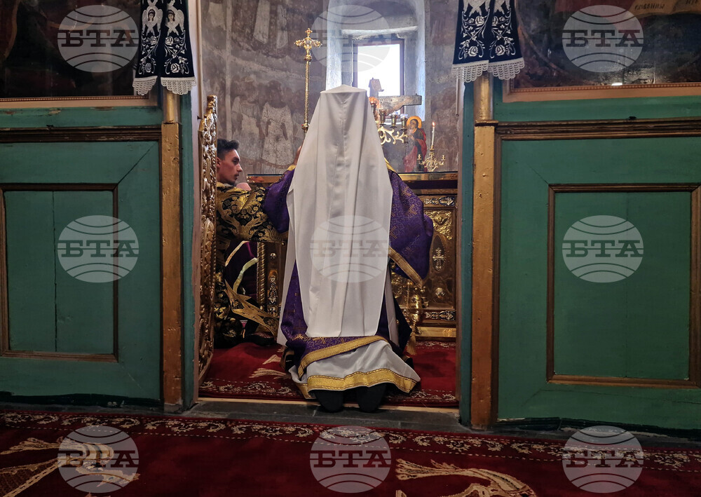 Ихтиман - Преждеосвещена света литургия - патриарх Даниил