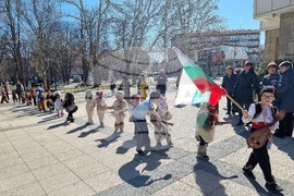 Монтана - деца - кукери