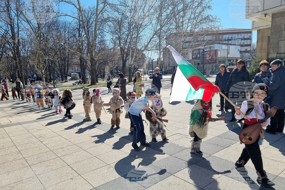 Монтана - деца - кукери