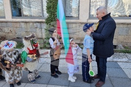 Монтана - деца - кукери