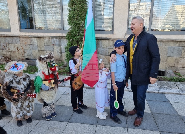  Монтана - деца - кукери