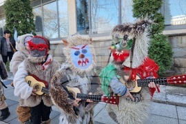 Монтана - деца - кукери