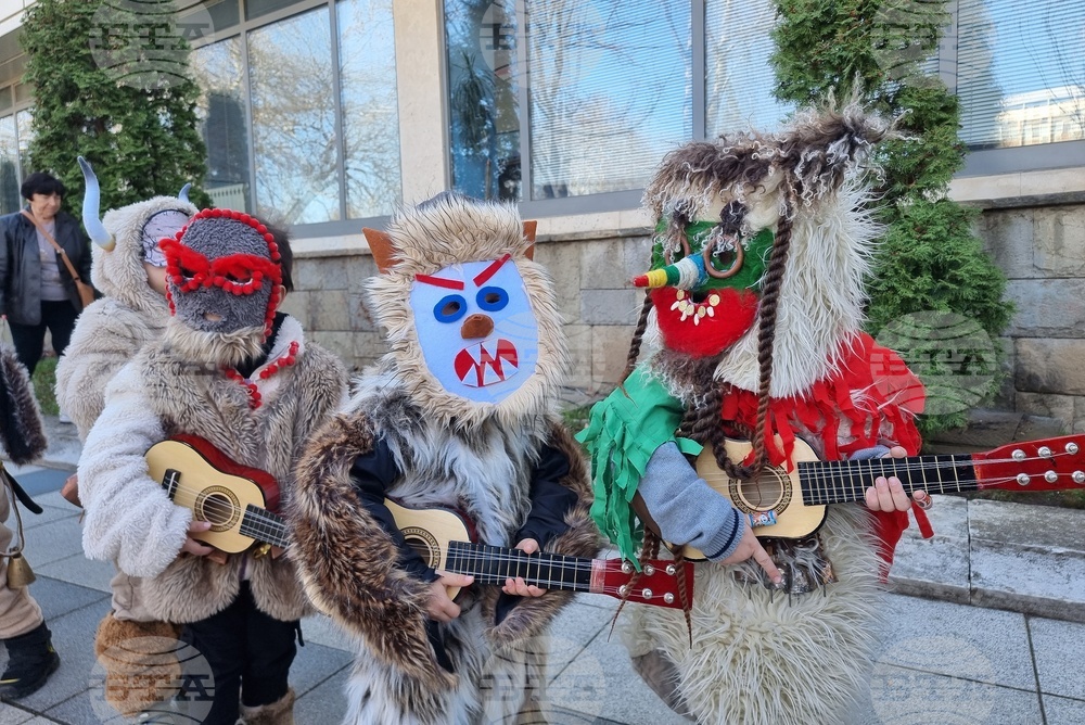 Монтана - деца - кукери