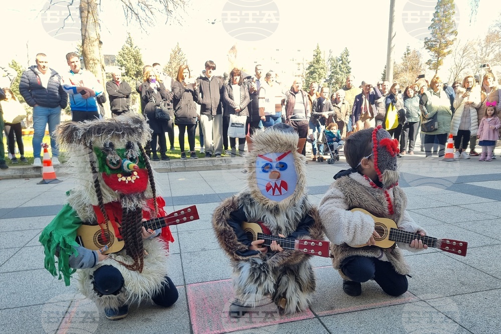 Монтана - деца - кукери