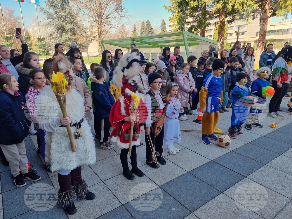 Монтана - деца - кукери