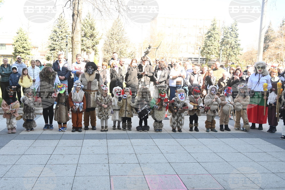 Монтана - деца - кукери