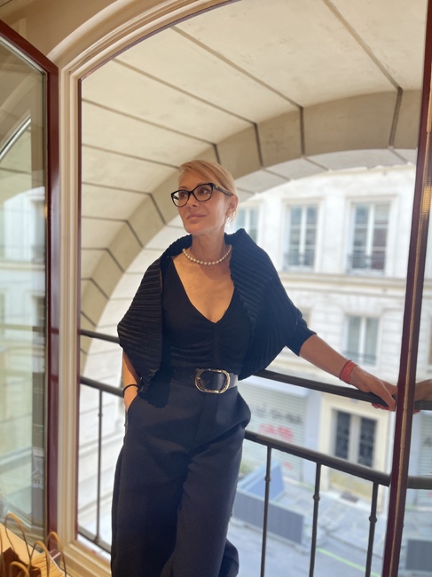 Една българска роза - част от блясъка на наградите "Грами", "Оскар", "Сезар" и кинофестивала в Кан 