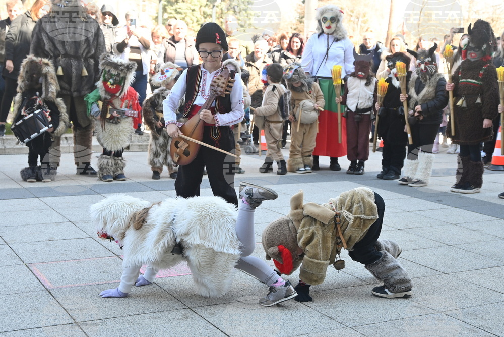 Монтана - деца - кукери