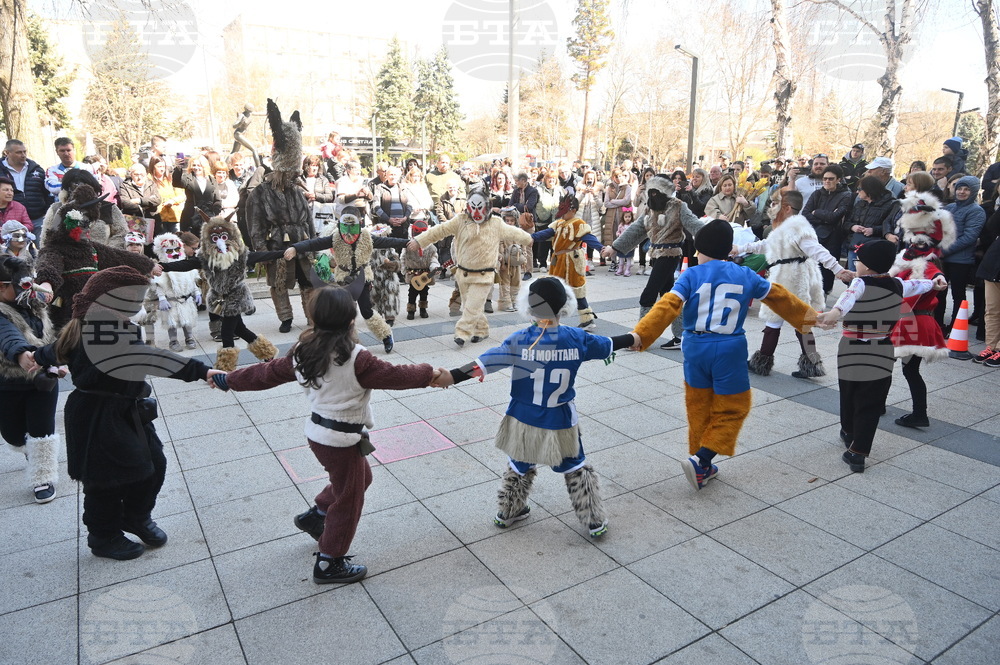 Монтана - деца - кукери