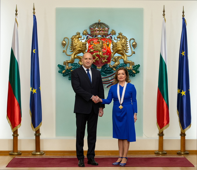 Президентът Румен Радев отличи италианския посланик Джузепина Дзара с орден „Мадарски конник“ първа степен