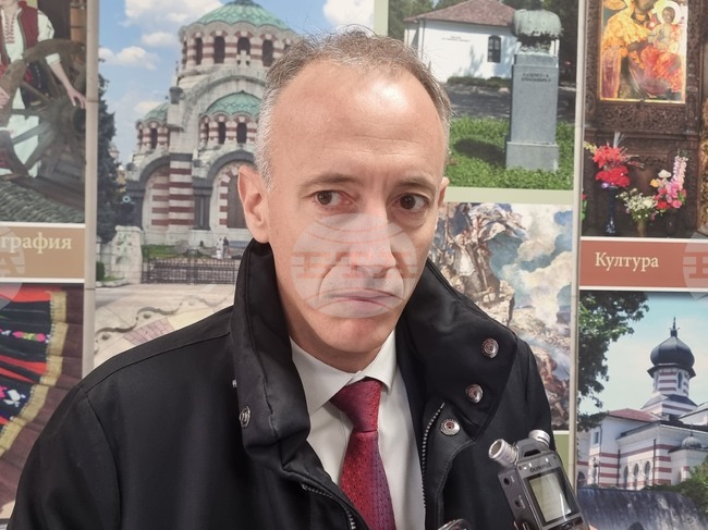Голямото отстъпление на нашата образователна система е в математиката и природните науки, каза в Плевен министър Вълчев